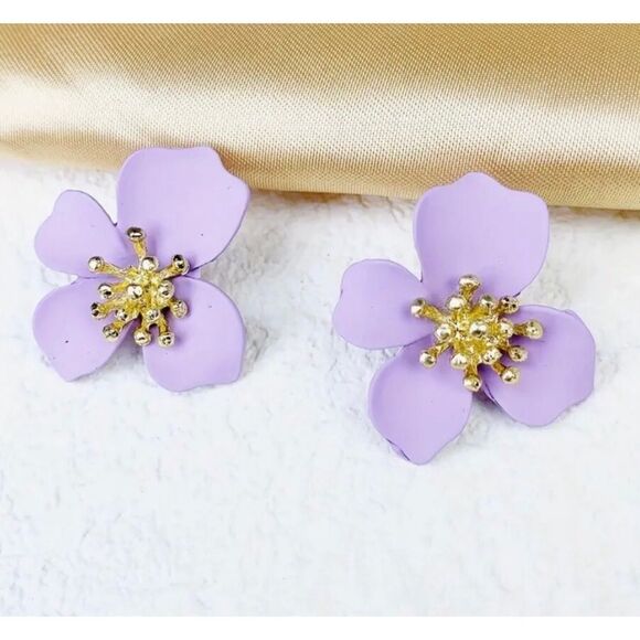 Betsey Johnson Jewelry - 💜 Betsey Johnson Violet flower earrings 💜